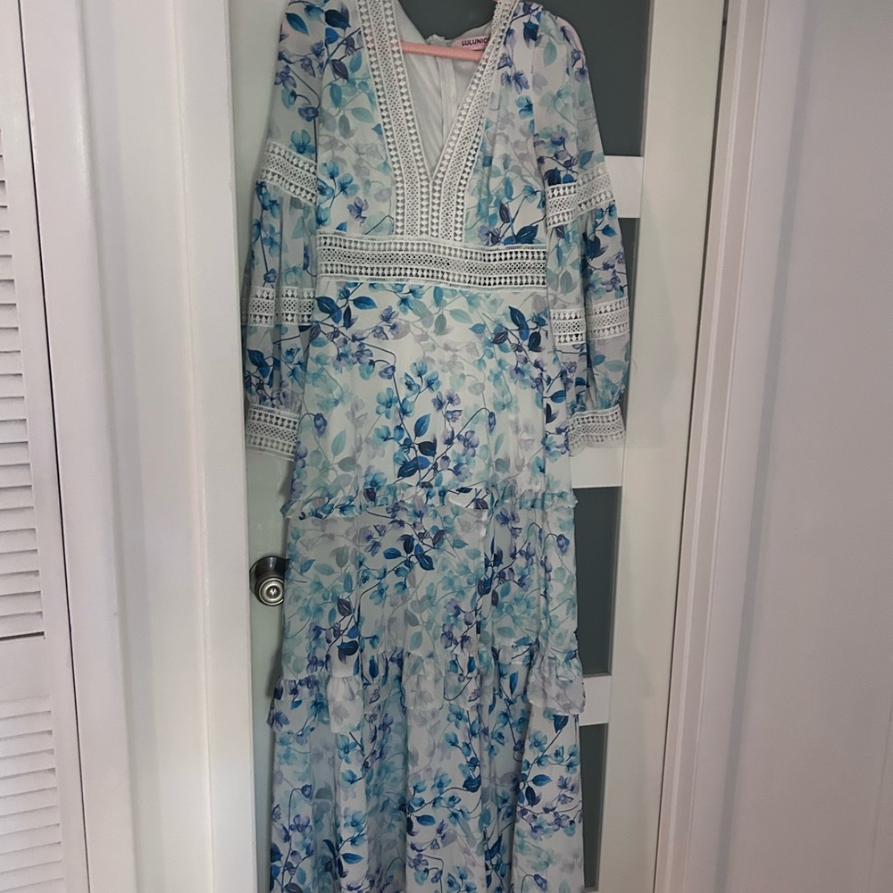 Boho Floral V-Neck Maxi Dress in Blue & White